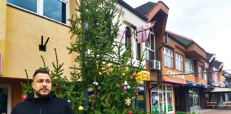 ŽIVINICE: Adventska i Novogodišnja čarolija počela na Gradskom bulevaru (VIDEO)