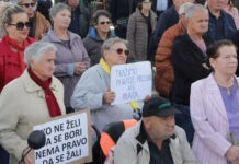 Protest penzionera u Tuzli: “Tražimo da prosječna penzija bude 52 posto od prosječne plate u državi”